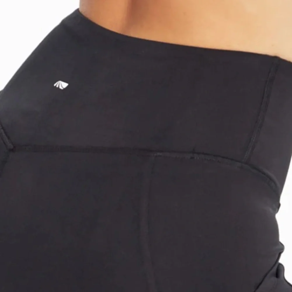 NEW Marika Brenda Side Pocket Tummy Control Bermuda Shorts 9” in Black